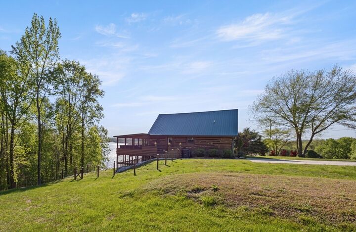 Property Photo: 201 Bell Memorial Dr TN 37330