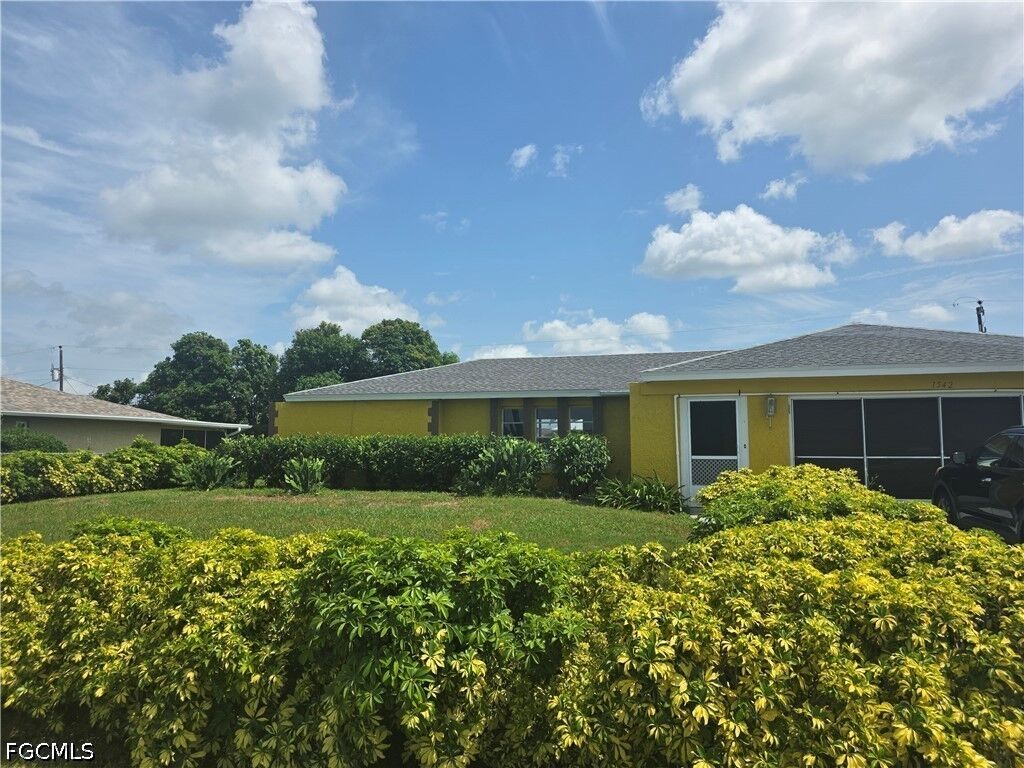 Property Photo: 1542 Canal Street FL 33936