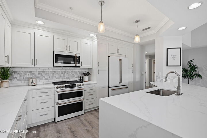 Property Photo: 355 N Shore Circle 1332 FL 32092