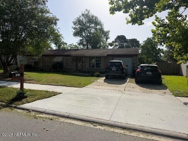Property Photo: 1651 Lisa Dawn Drive FL 32068