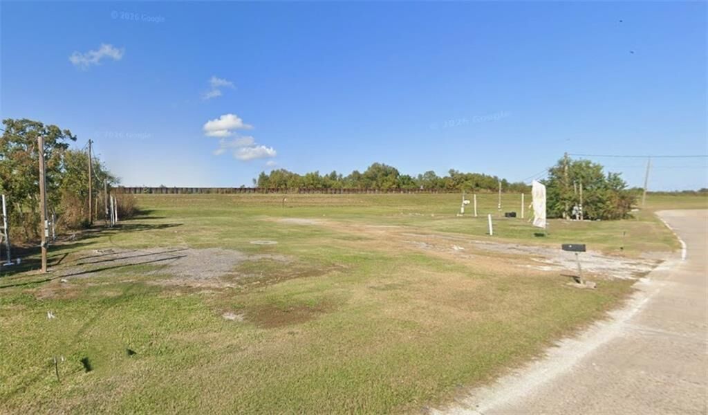 Property Photo:  102-116 Falcon Crest Lane  LA 70041 