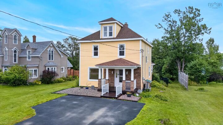Property Photo: 1637 North Main Street NS B0K 2A0