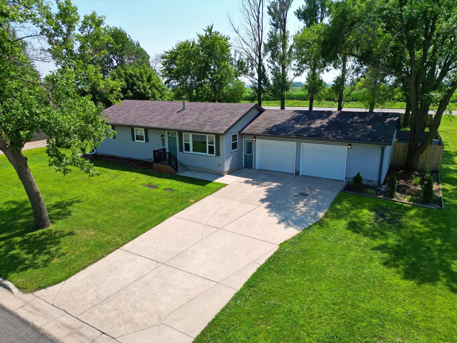 Property Photo:  916 Birch Avenue W  MN 55342 