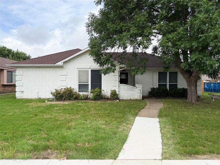 Property Photo: 351 Parkwood Lane TX 75019