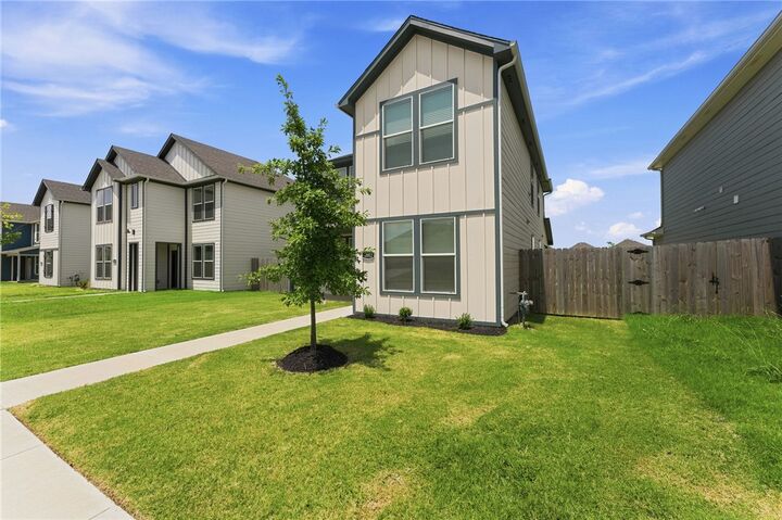 Property Photo:  4802 W Planetree Street  AR 72704 