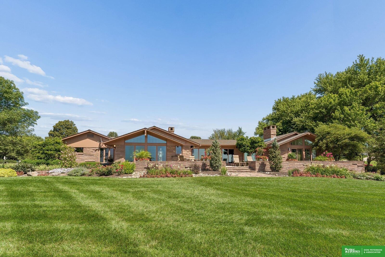 Property Photo:  1021 Skyline Drive  NE 68025 