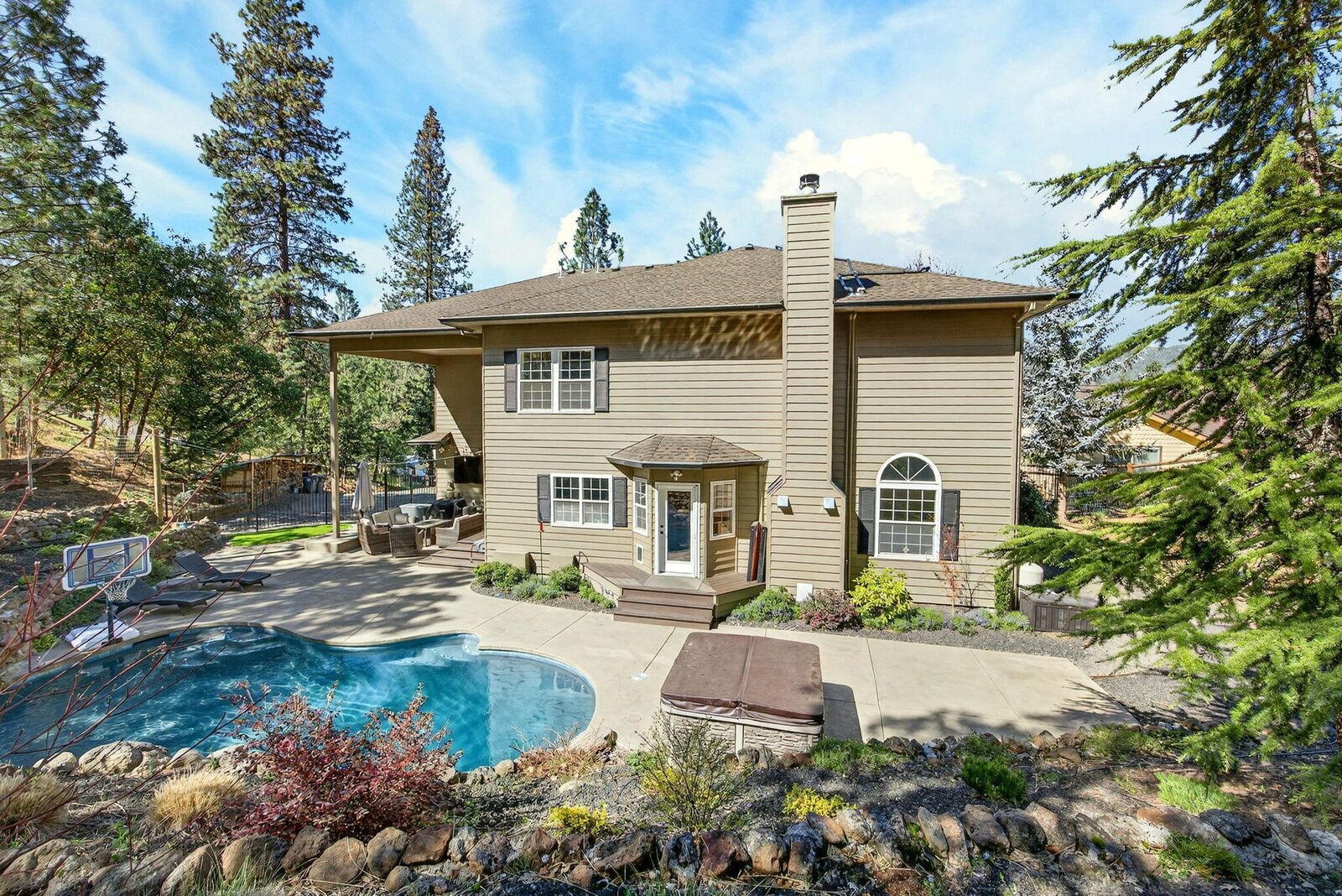 Property Photo: 120 Ponderosa Way OR 97530