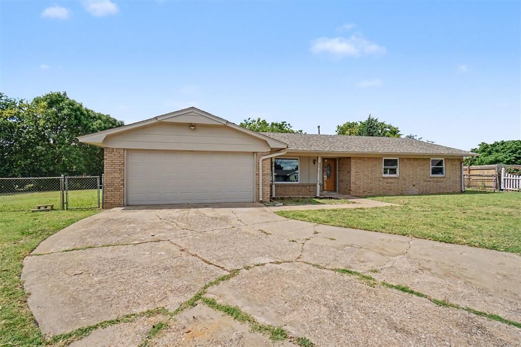 Property Photo: 1722 NW Crosby Park Boulevard OK 73505