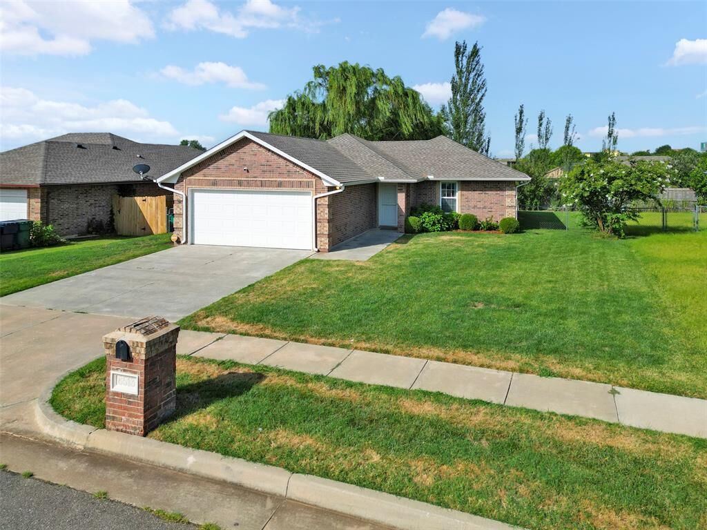 Property Photo: 8513 N Phillips Avenue OK 73114