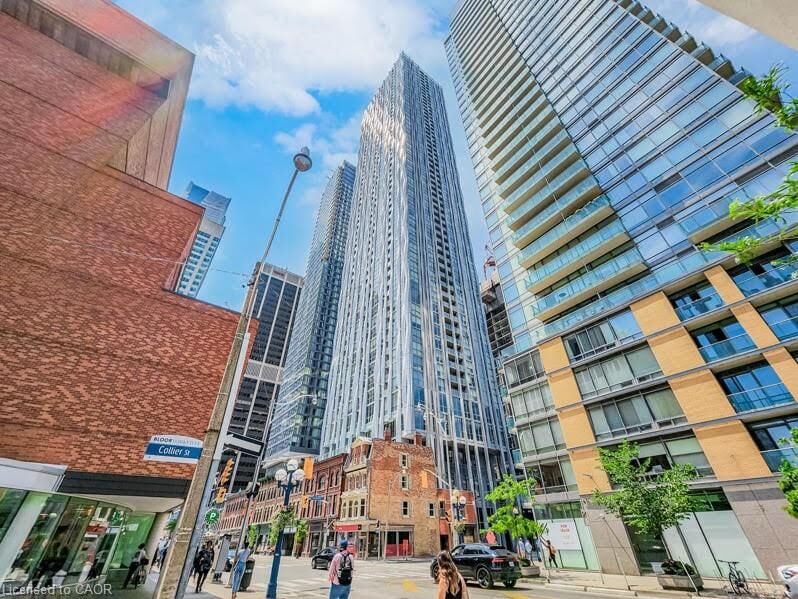 Property Photo:  1 Yorkville Avenue 4904  ON M4W 0B1 