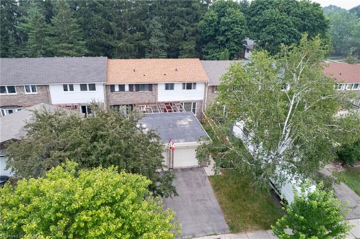 18 Ralgreen Crescent — photo 1