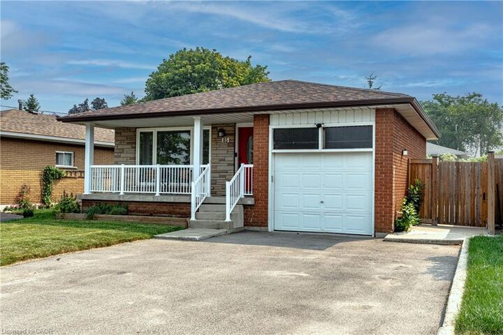 85 Lavina Crescent — photo 1