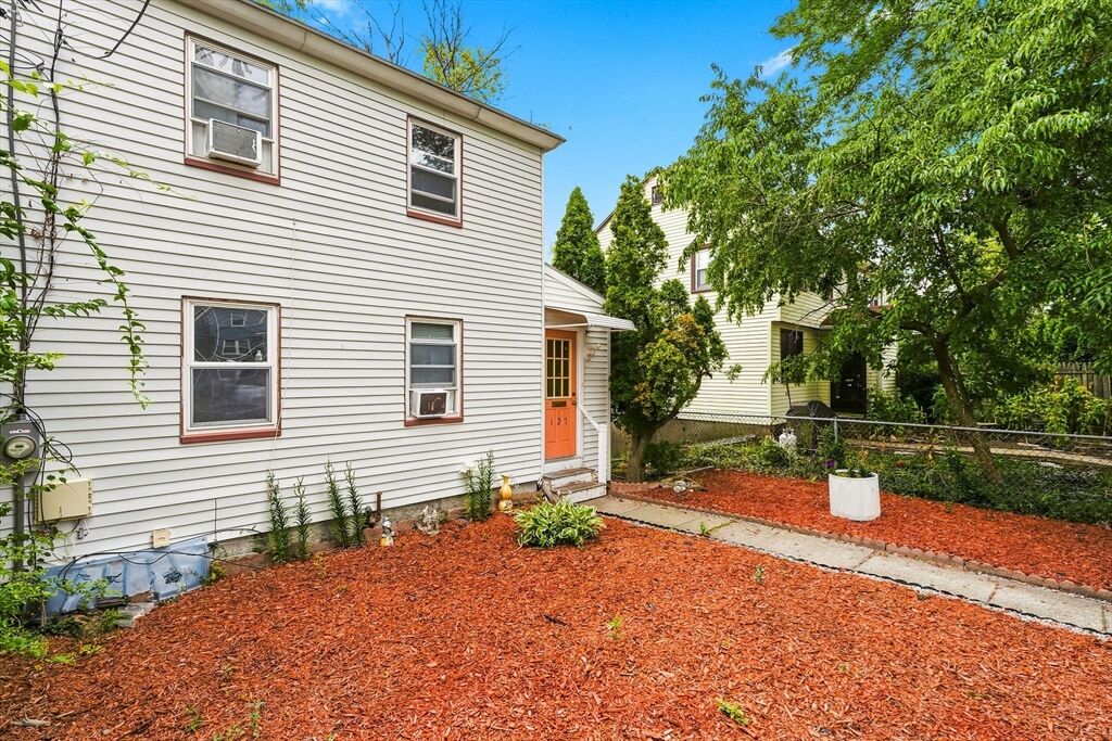 Property Photo: 127 Sunnyside Ave 127 MA 02474