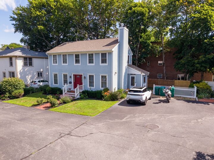 Property Photo:  8 Spinney Path 8  MA 01902 