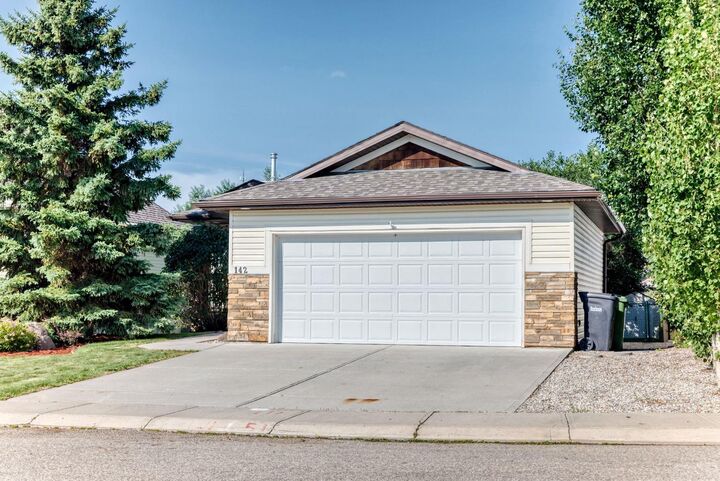 Property Photo: 142 Strathmore Lakes Place AB T1P 1Y6