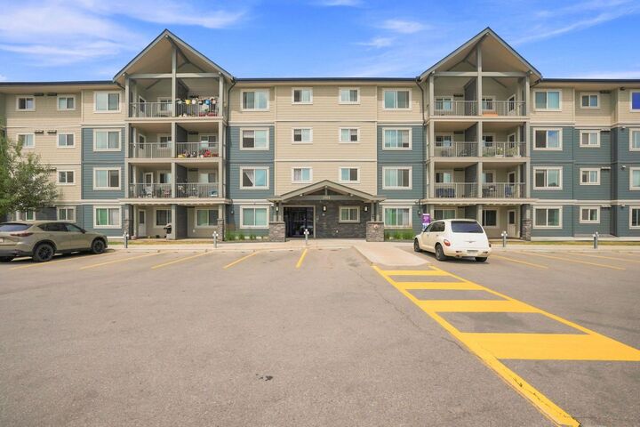 Property Photo: 181 Skyview Ranch Manor NE 3407 AB T3N 0V2