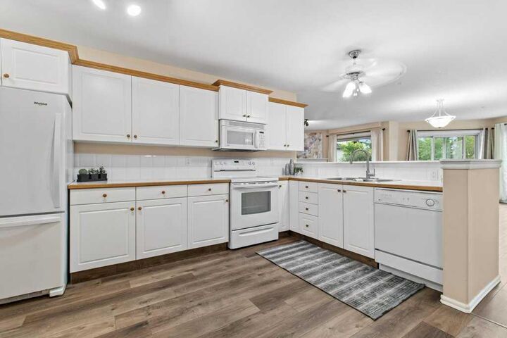 Property Photo:  6118 53 Avenue 211  AB T4N 6P7 