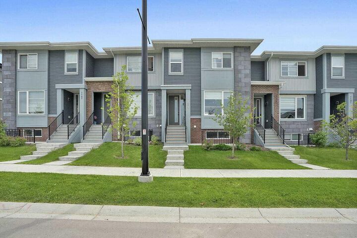 1139 Lanark Boulevard SE — photo 1