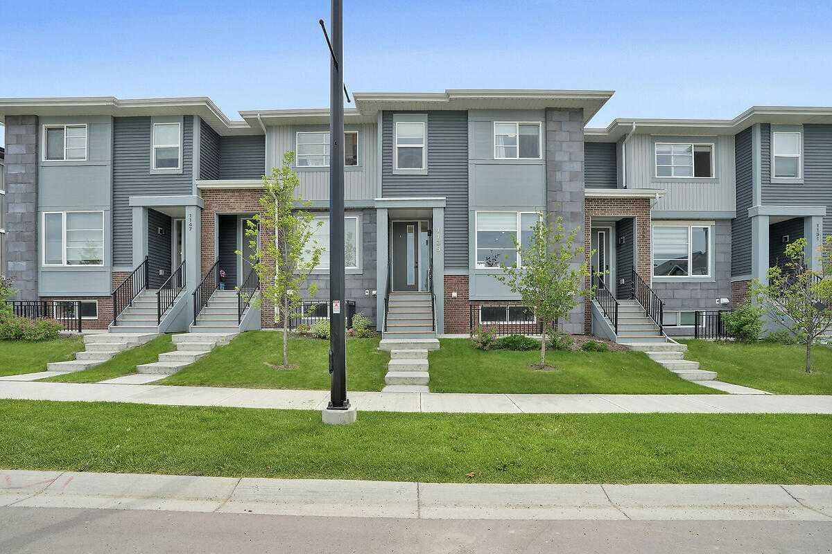 Property Photo: 1139 Lanark Boulevard SE AB T4A 3M9