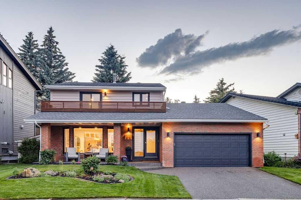 Photo de la propriété:  23 Woodgrove Crescent SW  AB T2W 3Y9 