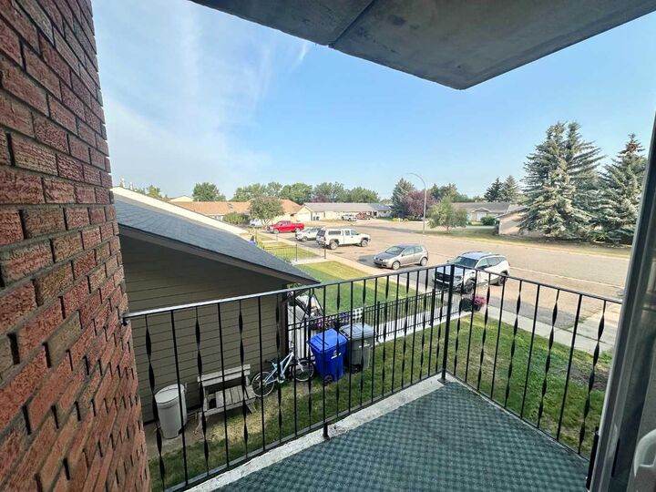 Property Photo: 1 Chinook Crescent W 201 AB T0L 0T0