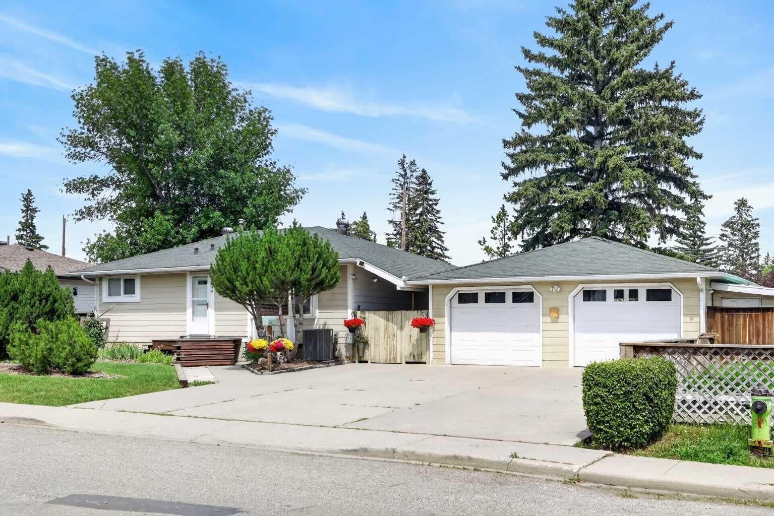 Property Photo: 8008 36 Avenue NW AB T3B 1W3