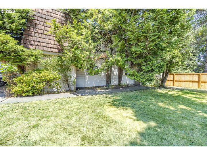 Property Photo: 2209 Cal Young Rd OR 97401