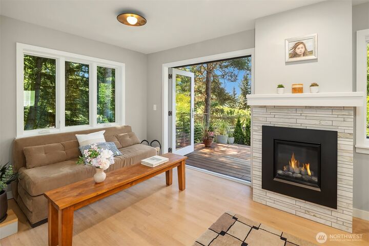 Property Photo: 5610 W Mercer Way WA 98040