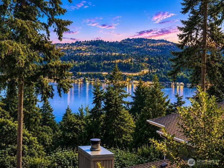 Property Photo: 4739 Fernridge Lane WA 98040