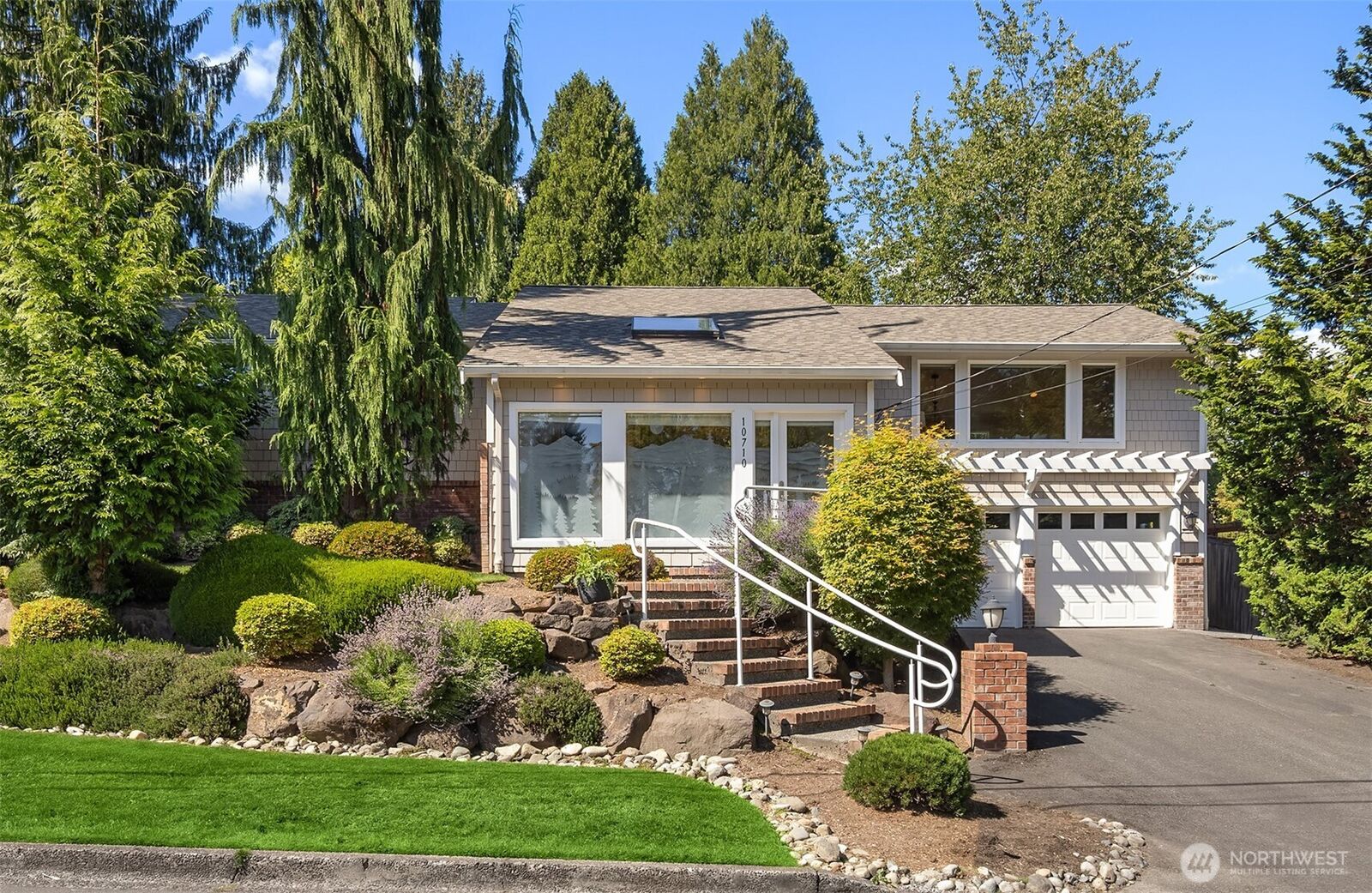Property Photo: 10710 NE 190th Street WA 98011