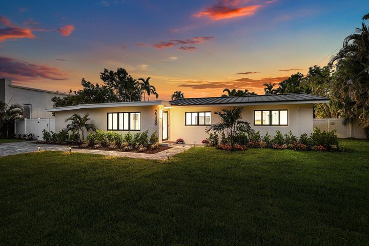 Property Photo:  2708 NE 1st Avenue  FL 33334 
