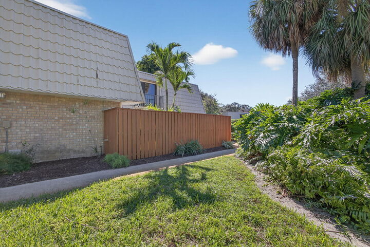 Property Photo:  1700 Embassy Drive 103  FL 33401 