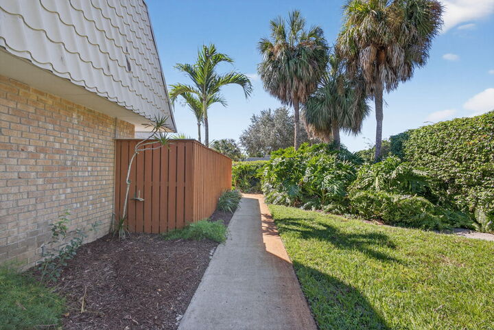 Property Photo:  1700 Embassy Drive 103  FL 33401 