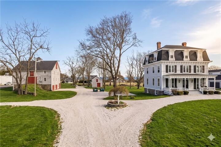 Property Photo: 2967 East Main Road RI 02871
