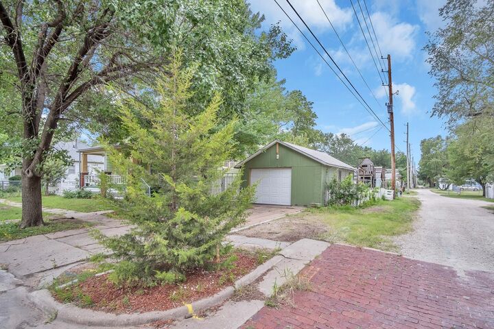 Property Photo:  107 SW 3rd  KS 67114 