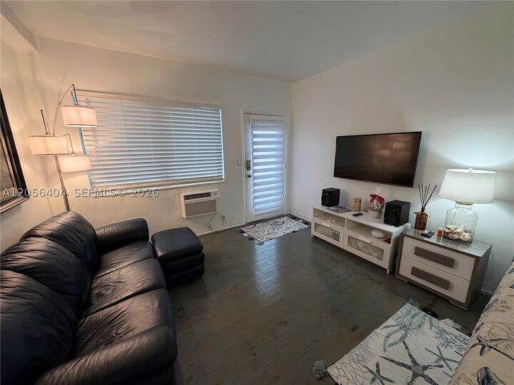 Property Photo:  1060 Pennsylvania Ave 18  FL 33139 