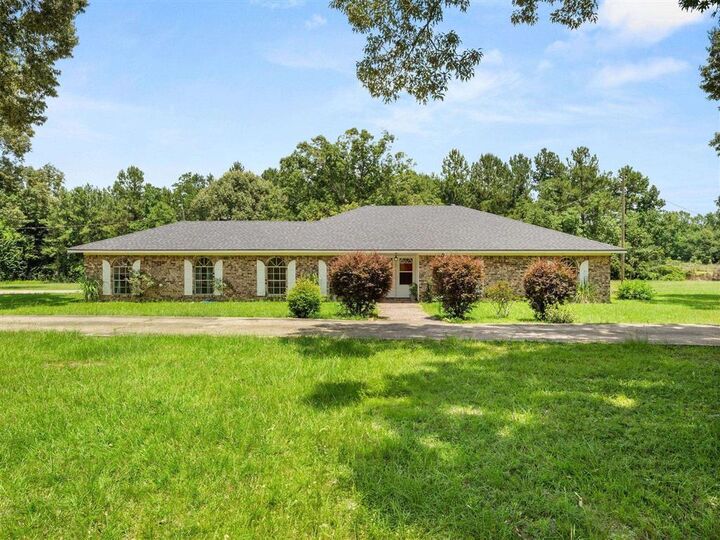 Property Photo: 614 Cypress Street LA 70634
