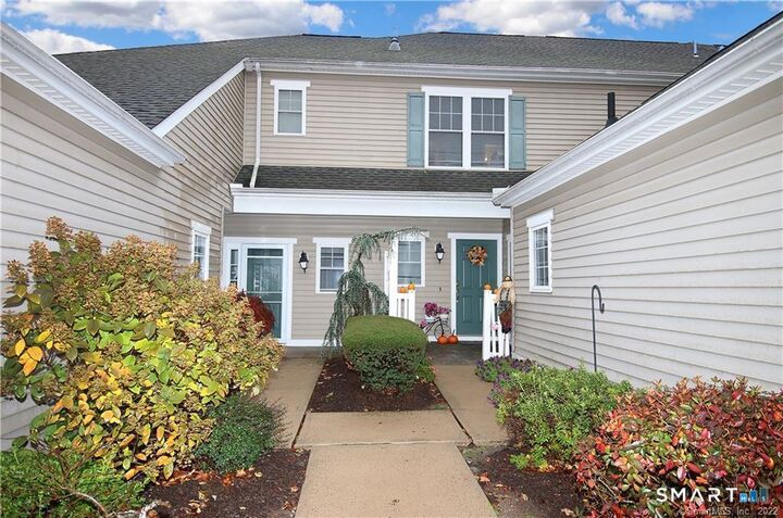Property Photo:  39 Ives Street 102  CT 06518 