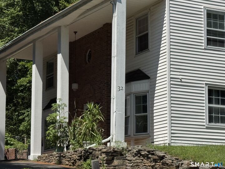 Property Photo: 32 Arnold Drive CT 06108