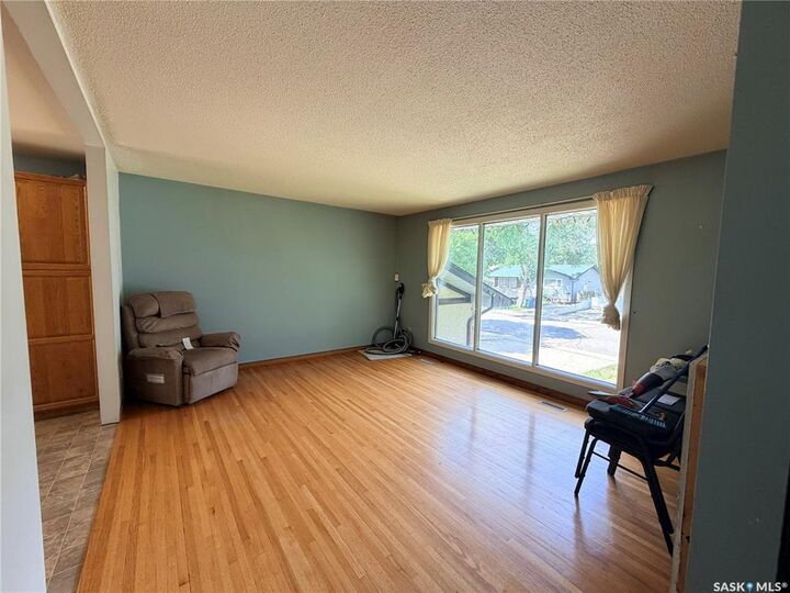 Property Photo: 2221 Bedford Avenue E SK S4N 0H1