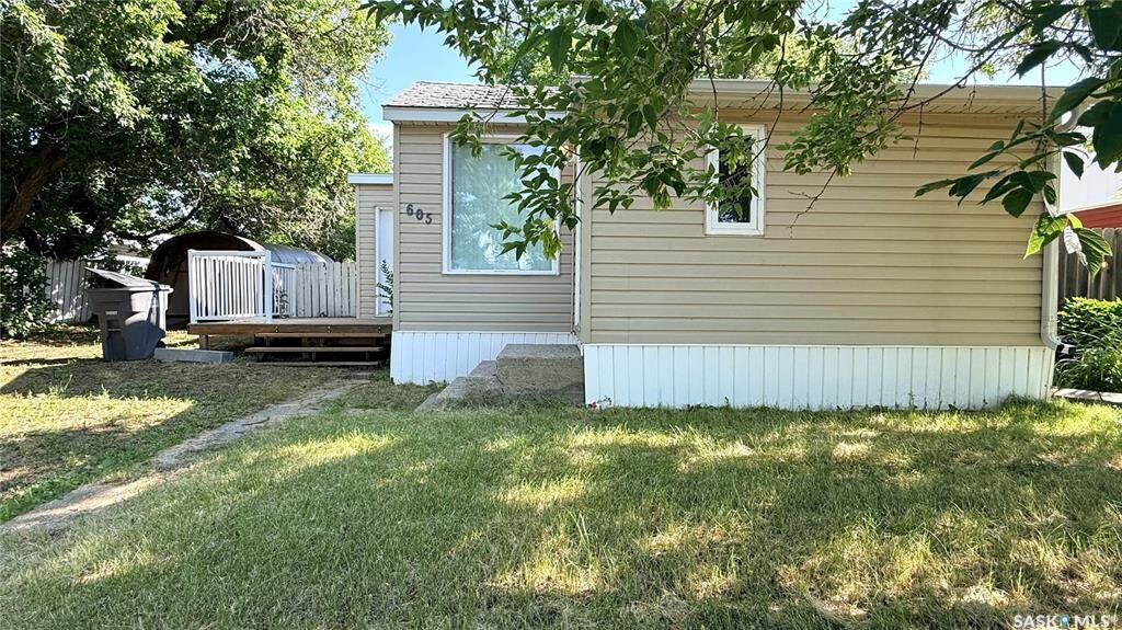 Property Photo: 605 2nd Street SK S4A 2K8