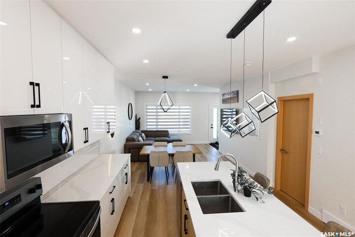 Property Photo: 1517 Richardson Road SK S7M 0W9