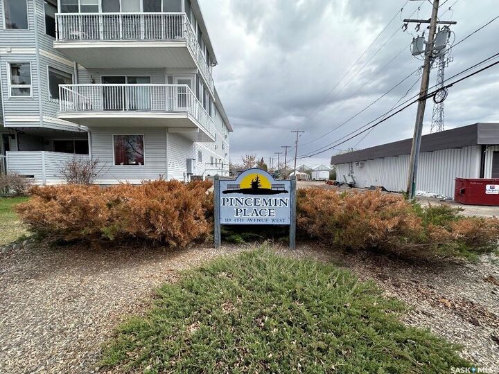 Property Photo: 119 4th Avenue W 4 SK S0L 1S0