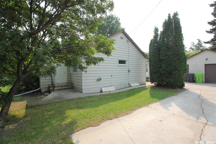 Property Photo:  700 York Street  SK S0G 2K0 