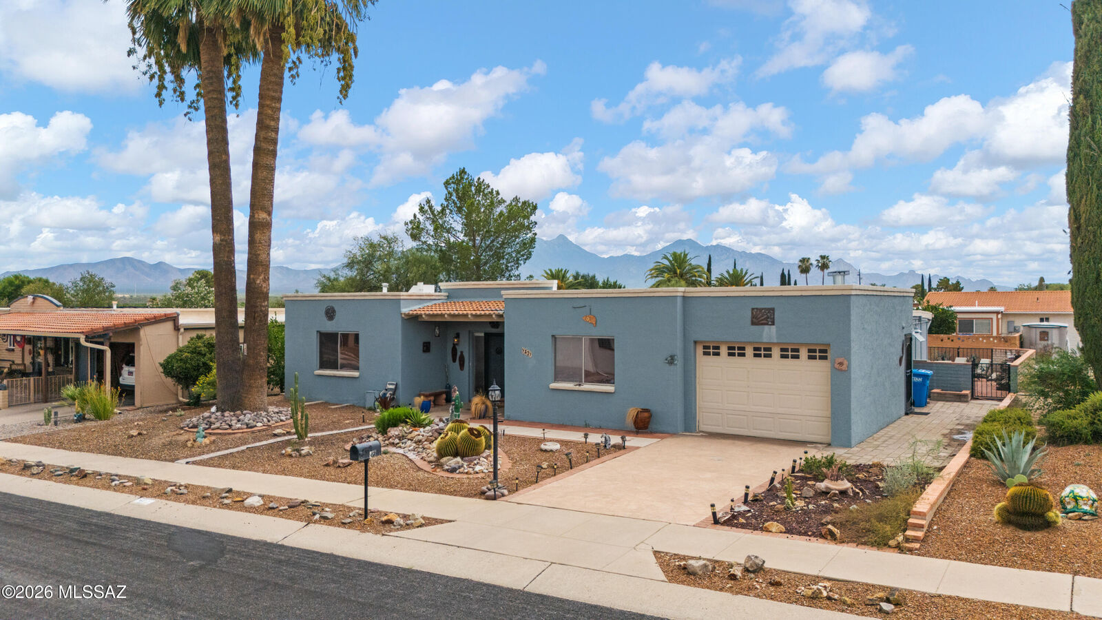 Property Photo:  42 E La Grosella  AZ 85614 
