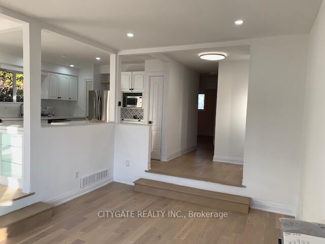 Property Photo: 1156 Falgarwood Drive ON L6H 2L3