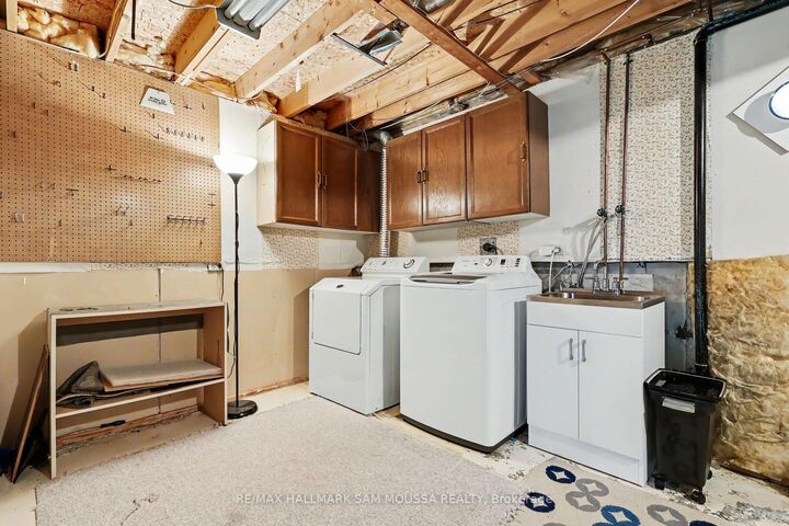 Property Photo: 1475 Deavy Way ON K1E 2W7