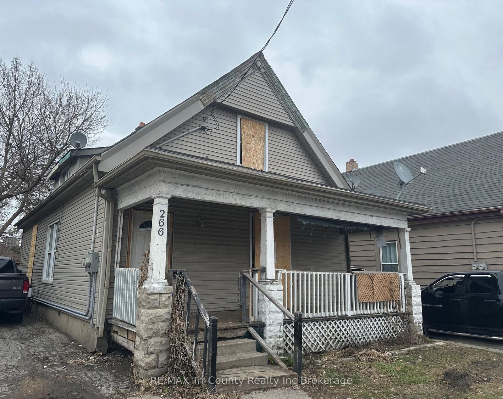 Property Photo: 266 Hamilton Road ON N5Z 1R3