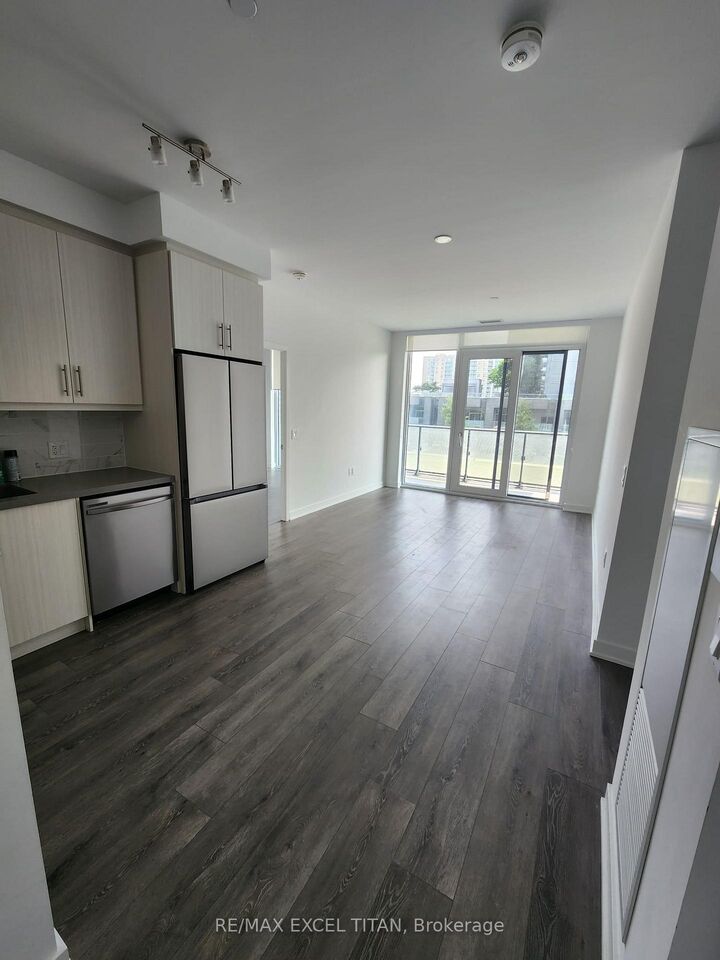 Property Photo: 105 Oneida Crescent 206 ON L4B 0H6