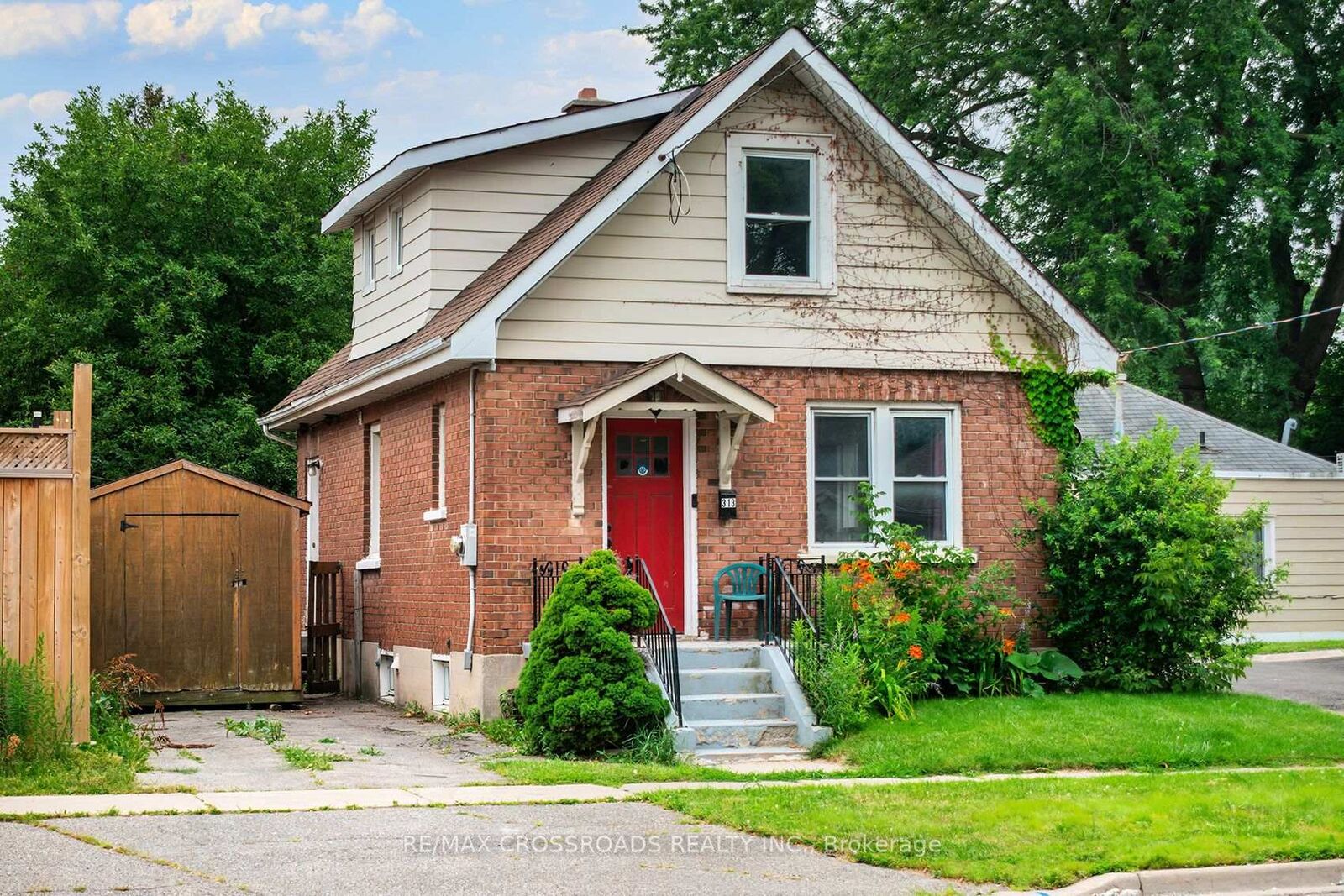 Property Photo: 313 Olive Avenue ON L1H 2P5
